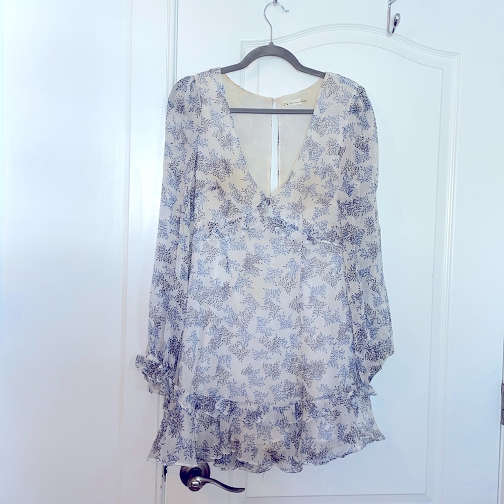 HELLO MOLLY LONG SLEEVE BLUE ANS WHITE DRESS SIZE M